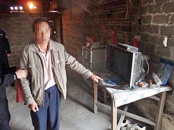 妻子拒绝行房 遭丈夫用木棍将妻暴打316 / 作者:龍虎袍哥 / 帖子ID:99201