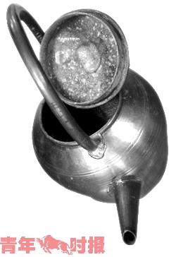 用锡壶盛的酒炒菜 致一对母女血铅超标中毒入院21 / 作者:烟花易冷 / 帖子ID:99717