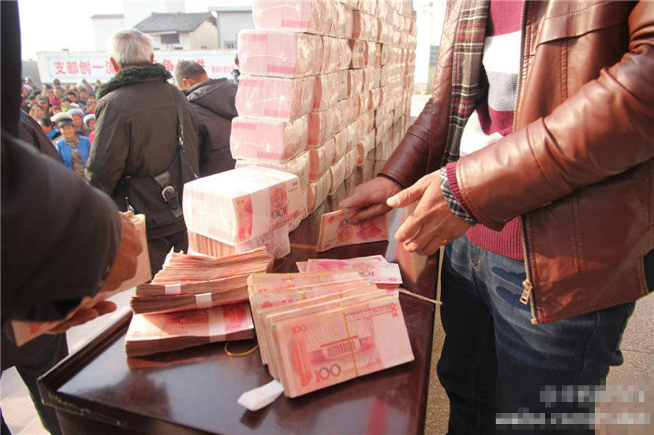 组图：四川一村庄现场分红1300余万现金45 / 作者:小雨点 / 帖子ID:99728