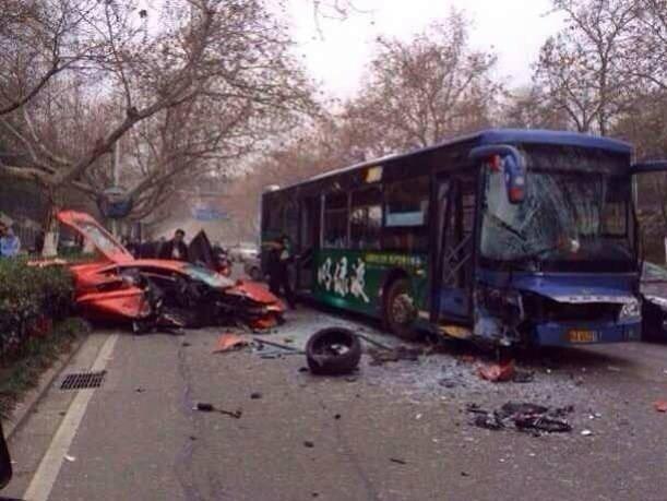 兰博基尼PK不过烂公交844 / 作者:恭城无聊人 / 帖子ID:99995