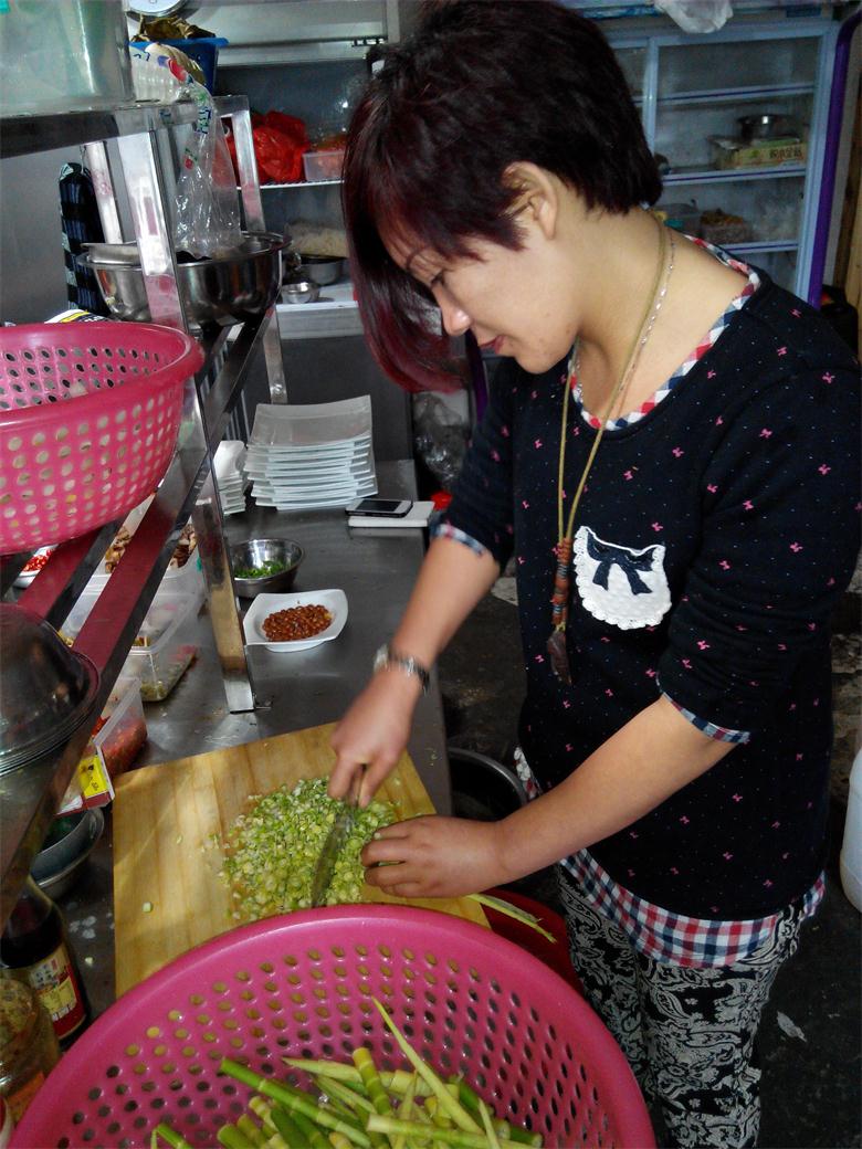 【清明到 艾粑香】美女店主做“艾粑”咯878 / 作者:北辰 / 帖子ID:101071