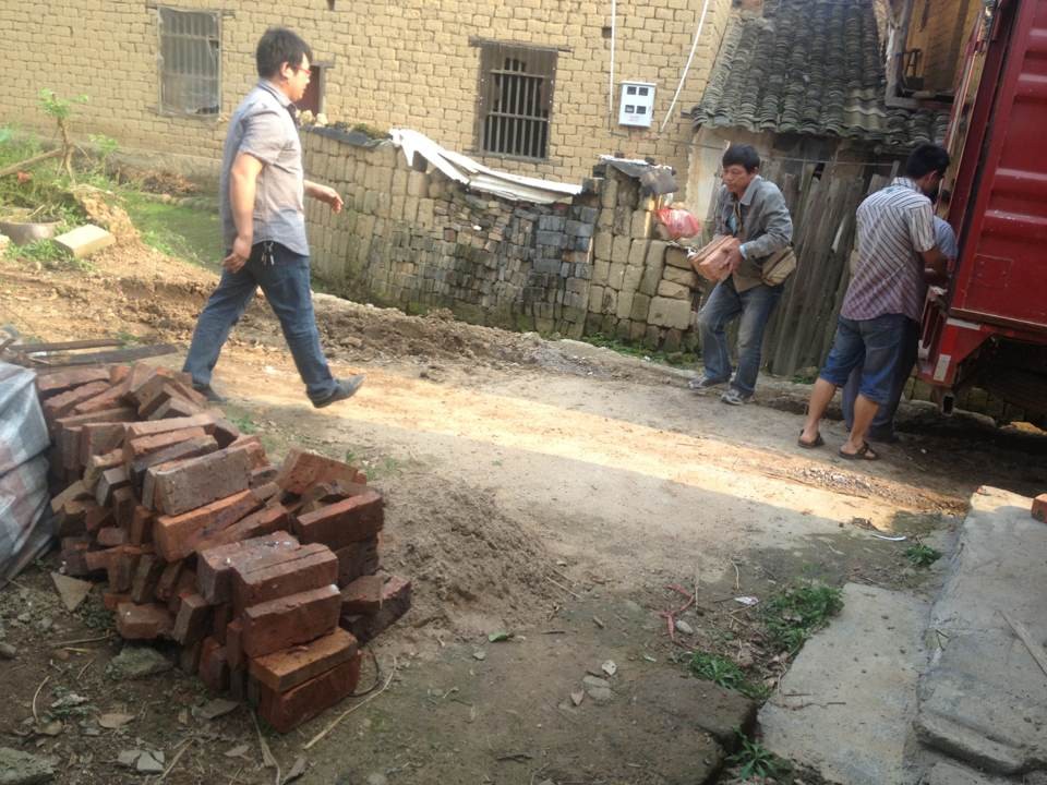古城母女危房今日开始拆建【爱心在行动】891 / 作者:叶云 / 帖子ID:101041