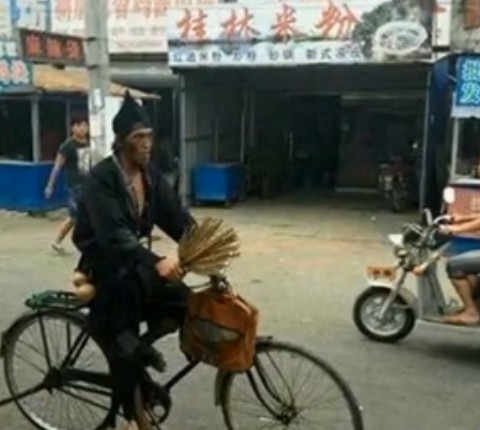 今天偶遇济公大哥，瞬间我石化了591 / 作者:是非黑人 / 帖子ID:101406