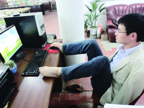 无臂青年罗相军 行走四方说坚强305 / 作者:若無其事 / 帖子ID:101482