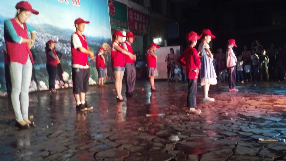 桂林轩辕嘉雪爱心之家捐建琅山小学希望书屋111 / 作者:叶云 / 帖子ID:102520