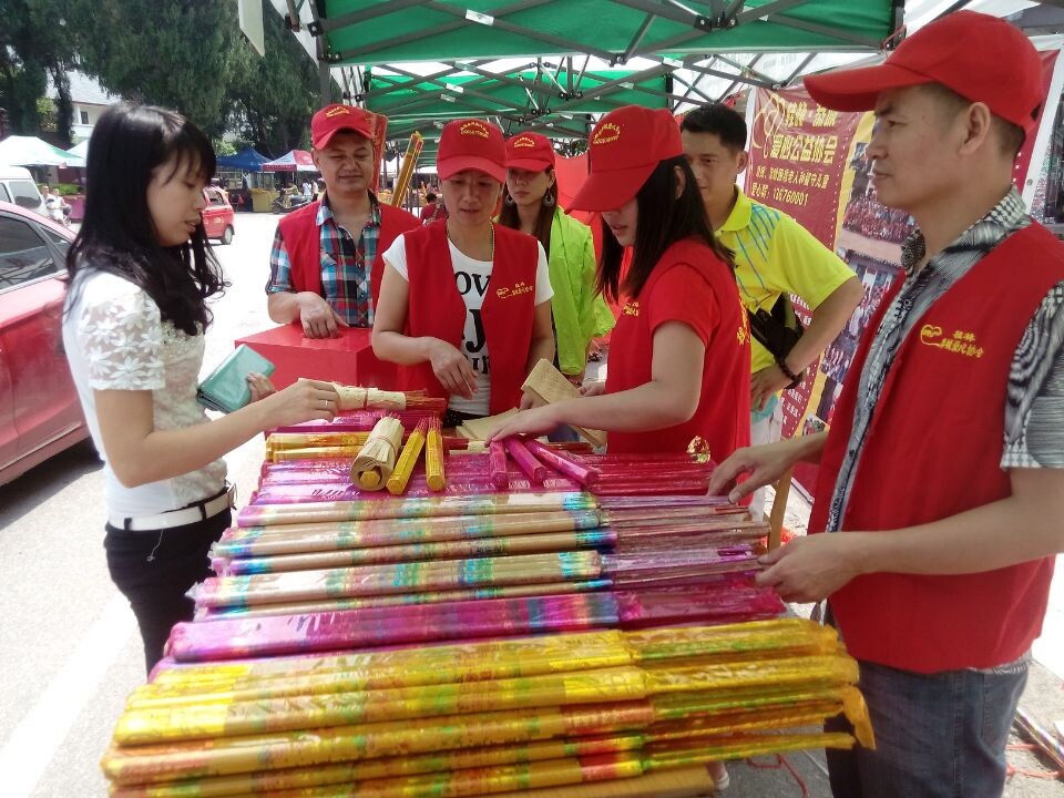 恭城爱心公益协会【关帝庙会】街头义卖614 / 作者:北辰 / 帖子ID:102334