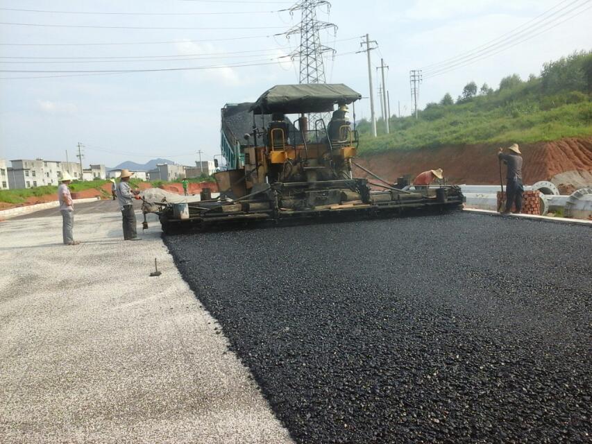 恭城城市破损路段开始施工修补20 / 作者:善有其乐 / 帖子ID:102976