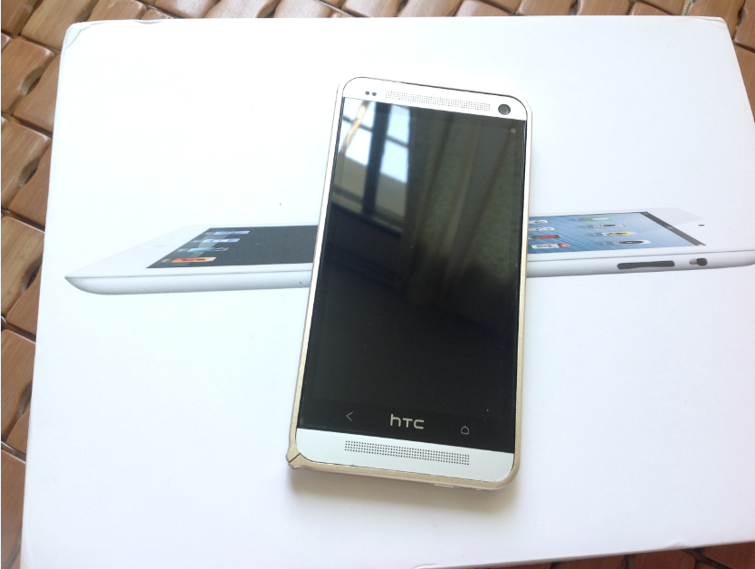 出售刚买两个半月的 htc one 手机一台 9.9新！降价了 1800元拿走！698 / 作者:▓丶Ｄ调゛丶 / 帖子ID:103735