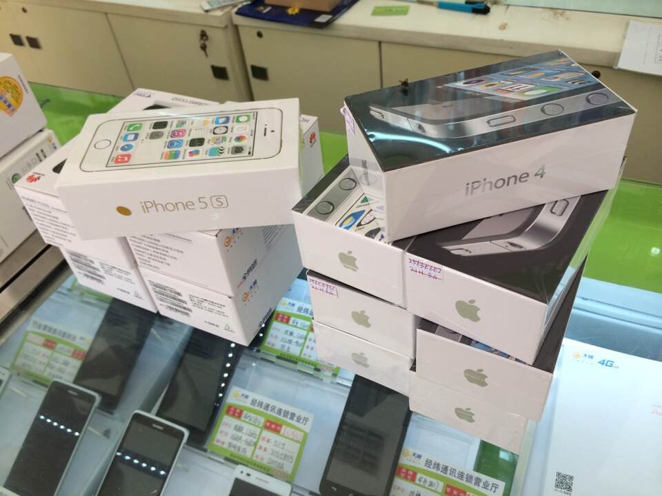 莲花经纬四周年店庆！苹果4只要790~~红米只要890~~更有免费抽奖、冲话费送手机等...365 / 作者:rainclass6 / 帖子ID:104422