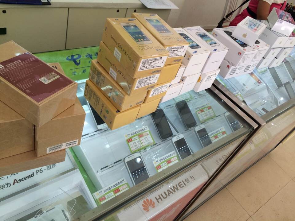 莲花经纬四周年店庆！苹果4只要790~~红米只要890~~更有免费抽奖、冲话费送手机等...362 / 作者:rainclass6 / 帖子ID:104422