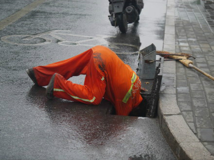 揪心！又一起环卫工清晨被撞身亡233 / 作者:猫小萌 / 帖子ID:105186
