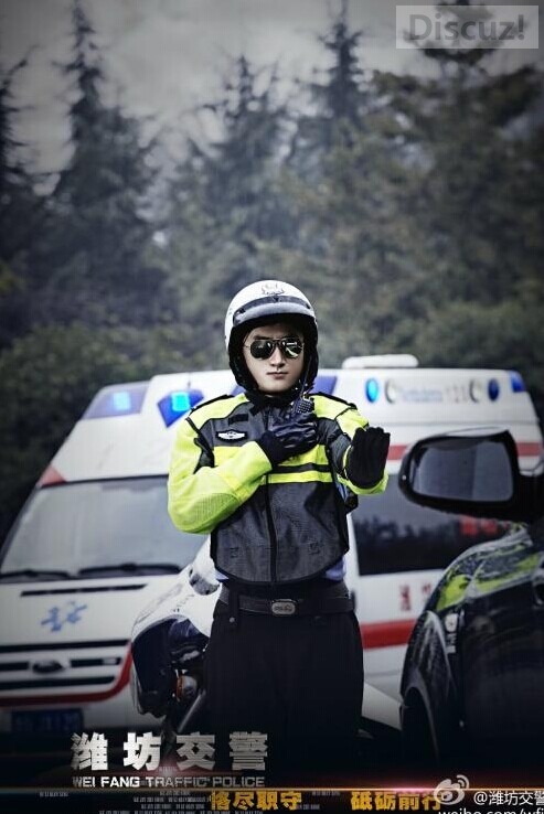 山东潍坊交警拍形象宣传海报 炫酷似大片831 / 作者:猫小萌 / 帖子ID:105466