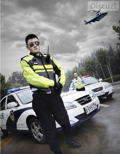 山东潍坊交警拍形象宣传海报 炫酷似大片339 / 作者:猫小萌 / 帖子ID:105466