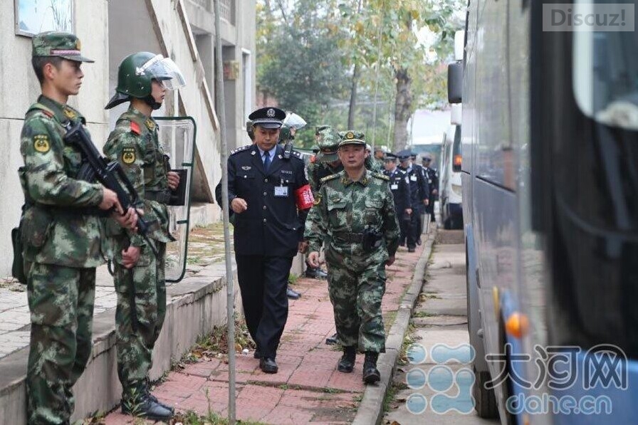 河南三门峡监狱搬迁 押送犯人场面壮观602 / 作者:红通通 / 帖子ID:105621