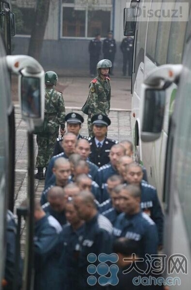 河南三门峡监狱搬迁 押送犯人场面壮观218 / 作者:红通通 / 帖子ID:105621