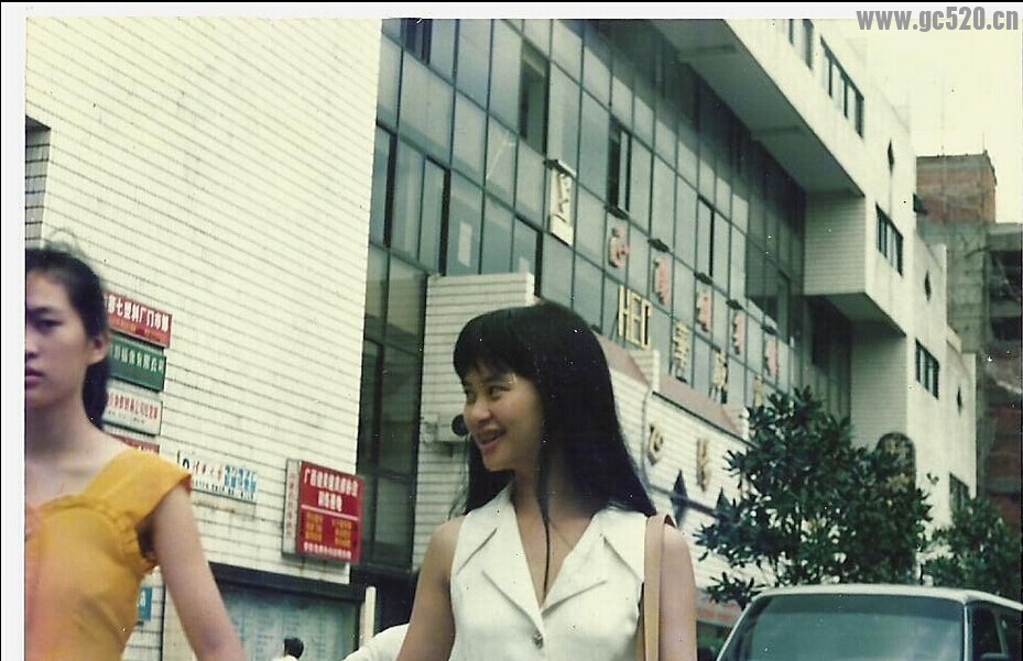 二十世纪九十年代桂林街头美女342 / 作者:奇葩处处有 / 帖子ID:105926