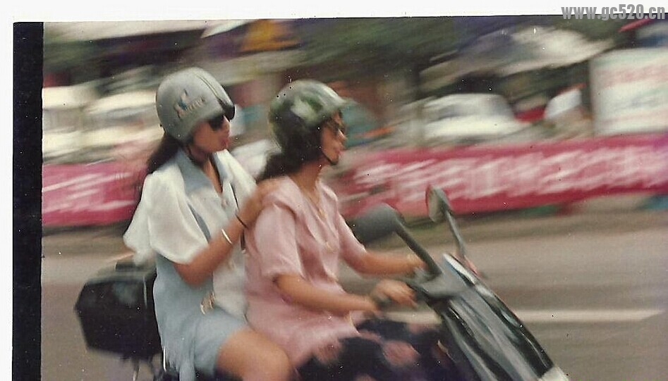 二十世纪九十年代桂林街头美女980 / 作者:奇葩处处有 / 帖子ID:105926