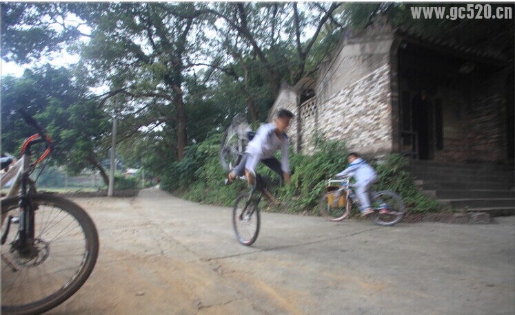 高手在民间 山地自行车特技203 / 作者:奇葩处处有 / 帖子ID:105960
