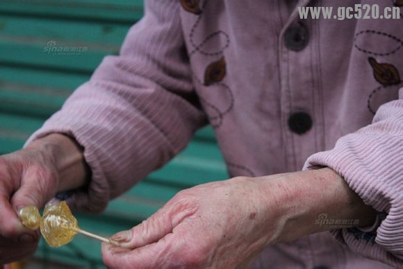 南昌老奶奶卖小吃1毛钱1串，20多年未涨价“挣一点就够715 / 作者:猫小萌 / 帖子ID:106034