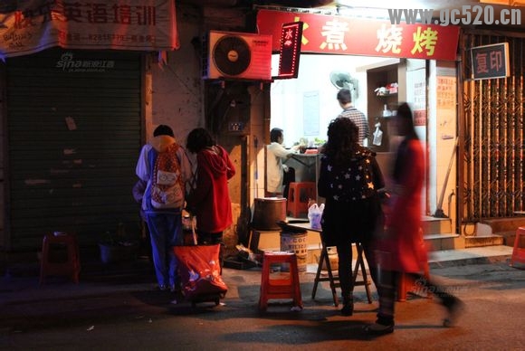 南昌老奶奶卖小吃1毛钱1串，20多年未涨价“挣一点就够912 / 作者:猫小萌 / 帖子ID:106034