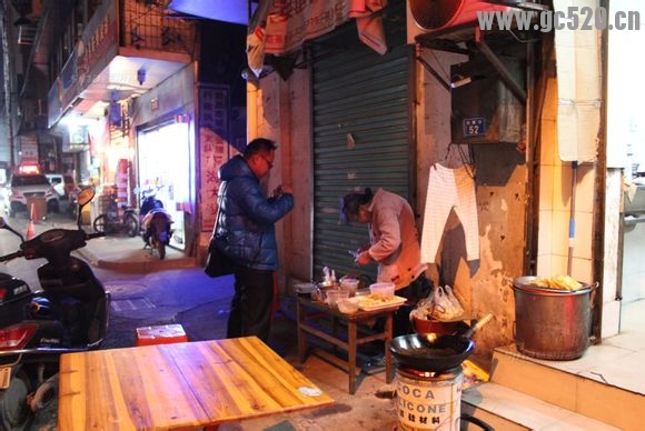 南昌老奶奶卖小吃1毛钱1串，20多年未涨价“挣一点就够491 / 作者:猫小萌 / 帖子ID:106034