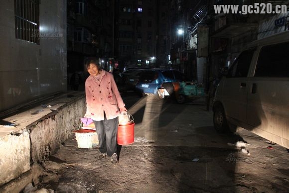 南昌老奶奶卖小吃1毛钱1串，20多年未涨价“挣一点就够428 / 作者:猫小萌 / 帖子ID:106034