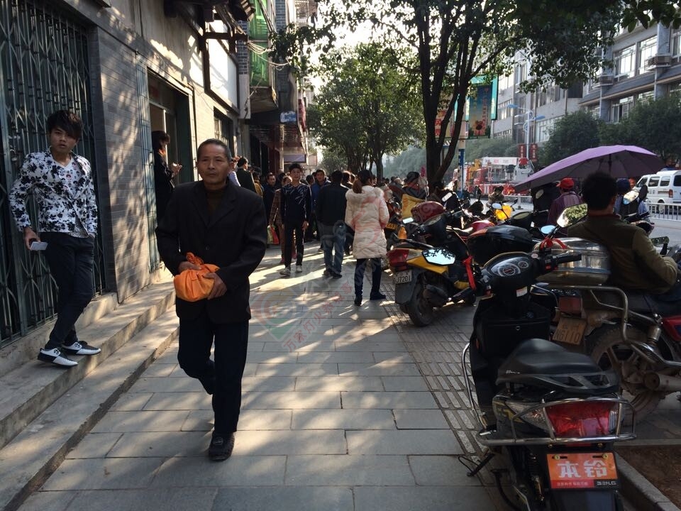 阳光宾馆有人跳楼，不知道是何原因，多数说是为演习0 / 作者:thkfh / 帖子ID:107538