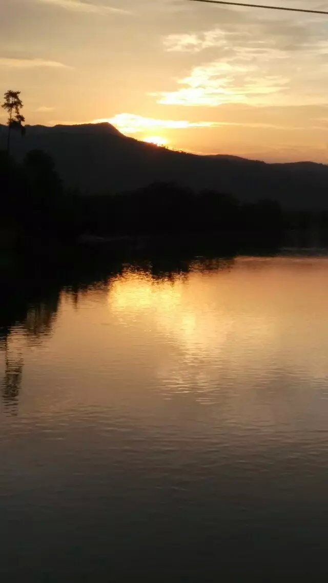 上几天回家在燕岩桥上看到的夕阳886 / 作者:←￠华◥眚☆ / 帖子ID:119841