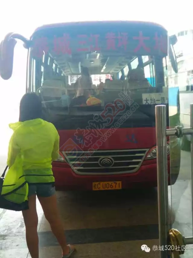 莲同公路水泥罐车与拖拉机相撞，恭城至大地班车服务周到获乘客赞赏374 / 作者:社区小编 / 帖子ID:120633