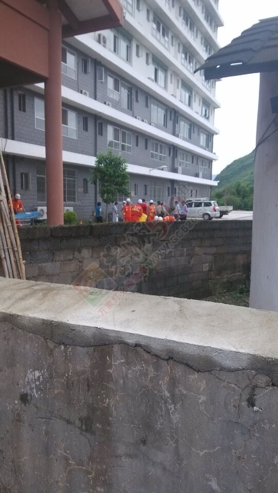 昨天下午县医院有人跳楼，跳楼真相居然是...943 / 作者:社区小编 / 帖子ID:120776