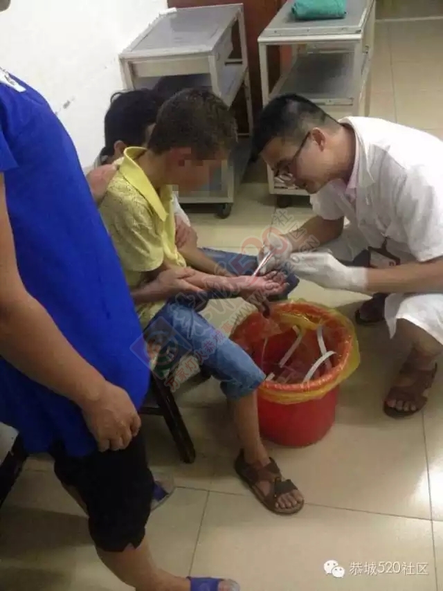 昨晚恭中附近一户居民忘关煤气导致家中煤气爆炸小孩受伤378 / 作者:社区小编 / 帖子ID:120896