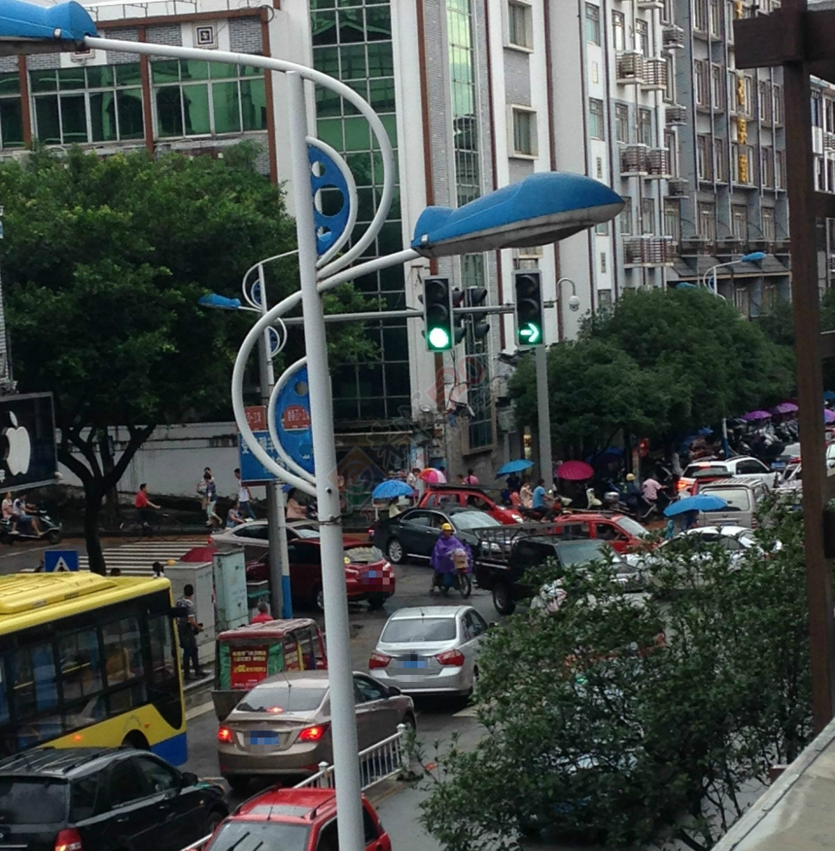 今天是搞什么，堵成这样，百佳汇开业也不要搞那“热闹”吧989 / 作者:thkfh / 帖子ID:120903
