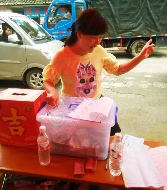 恭城西岭：为给李宗伟筹钱治病，村干、亲人上街募捐！395 / 作者:猫小萌 / 帖子ID:121100