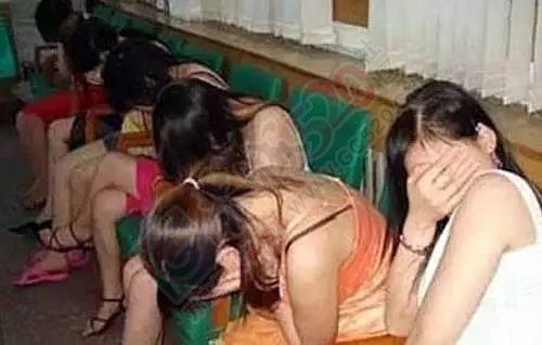 东莞失足妇女转战到桂林来了！被抓现行一丝不挂！899 / 作者:thkfh / 帖子ID:121154