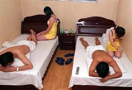 东莞失足妇女转战到桂林来了！被抓现行一丝不挂！530 / 作者:thkfh / 帖子ID:121154