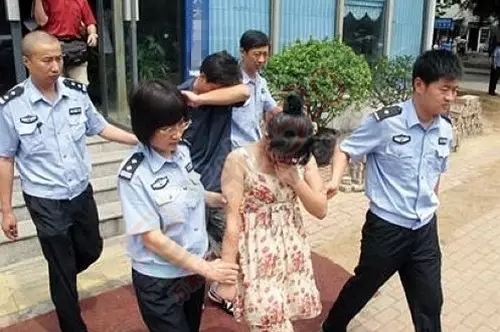 东莞失足妇女转战到桂林来了！被抓现行一丝不挂！566 / 作者:thkfh / 帖子ID:121154