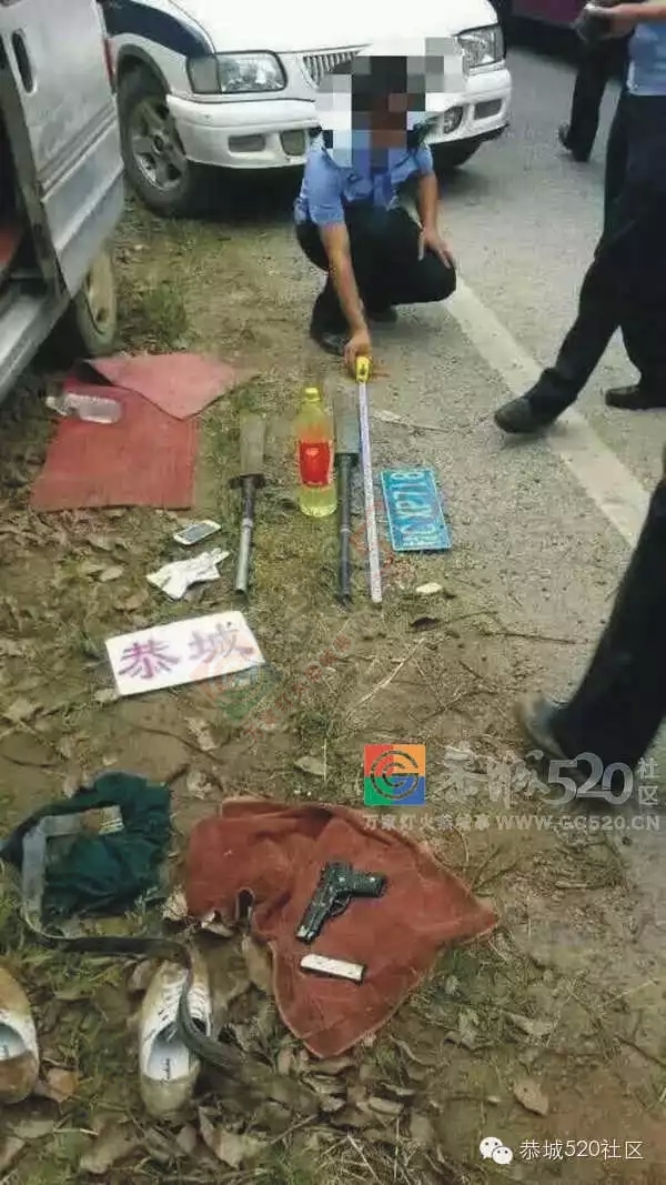 【恭城头条】叫花祖查车两男子调头就跑，警车逼停面包车后搜出手枪和管制刀具209 / 作者:社区小编 / 帖子ID:121228