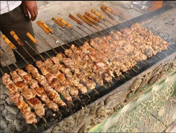 提醒恭城人注意！街头羊肉串疑用死鼠肉制作，常吃引全身紫癜！351 / 作者:520小编 / 帖子ID:127432