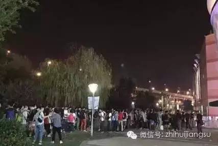 我的天！男友不买6S，女子当街脱光哭闹！这年头什么人都有...667 / 作者:恭城520小奈姐姐 / 帖子ID:127727