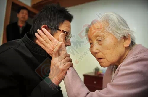 妈妈没了，才知道这辈子儿子已经做完了！看哭10亿人！382 / 作者:太天真 / 帖子ID:128144