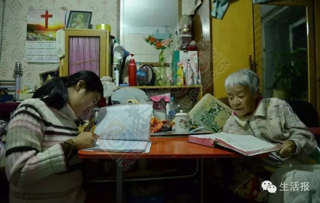 69岁残疾老人收养智障女17年，这样的日子娘俩咋过的呢？300 / 作者:鸦雀无声 / 帖子ID:128676