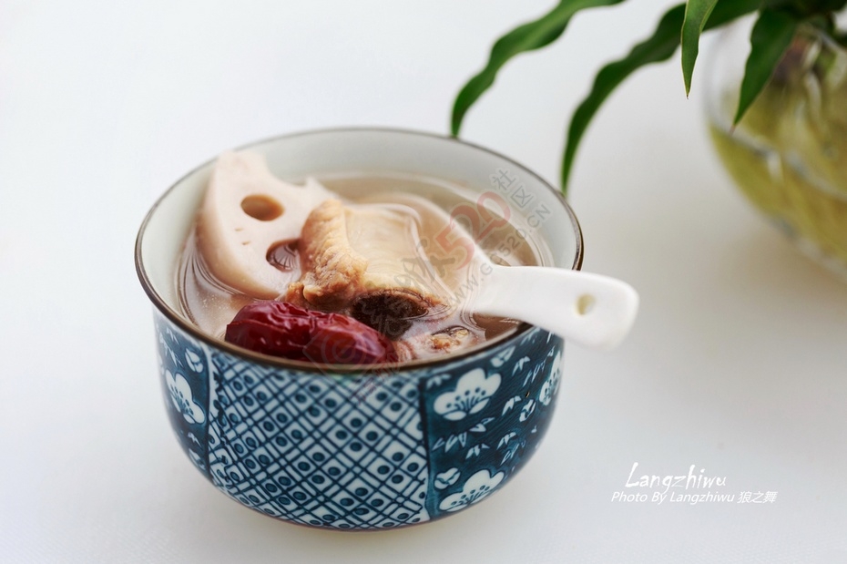 红枣莲藕排骨汤 --- 寒冷季节里的温暖汤水667 / 作者:爱生活爱美食 / 帖子ID:159625