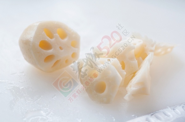 红枣莲藕排骨汤 --- 寒冷季节里的温暖汤水667 / 作者:爱生活爱美食 / 帖子ID:159625