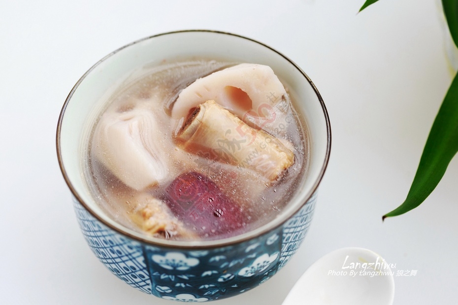 红枣莲藕排骨汤 --- 寒冷季节里的温暖汤水682 / 作者:爱生活爱美食 / 帖子ID:159625