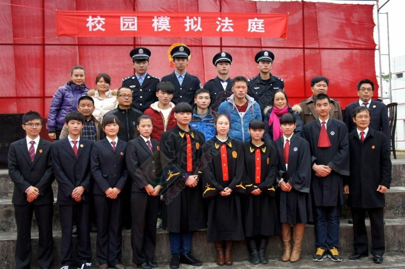 恭城县模拟法庭开进校园 中学生化身法官模拟断案468 / 作者:社区小编 / 帖子ID:160020