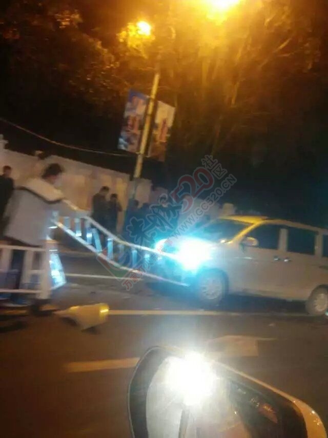 好够力！茶南路护栏又克一截647 / 作者:thkfh / 帖子ID:160277
