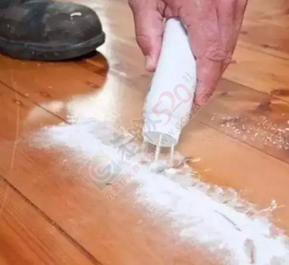 把爽身粉撒到地板缝里，奇迹就这样发生了！384 / 作者:分叉路口 / 帖子ID:160756