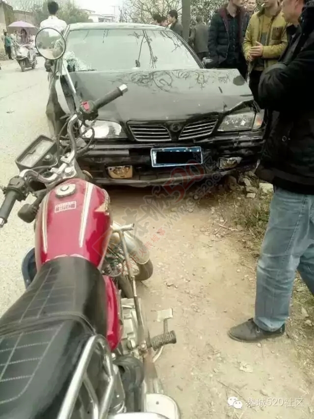 【突发】莲花独石路段，追贼者和偷车贼两车追逐发生事故，一死多伤670 / 作者:深秋的落叶 / 帖子ID:161933