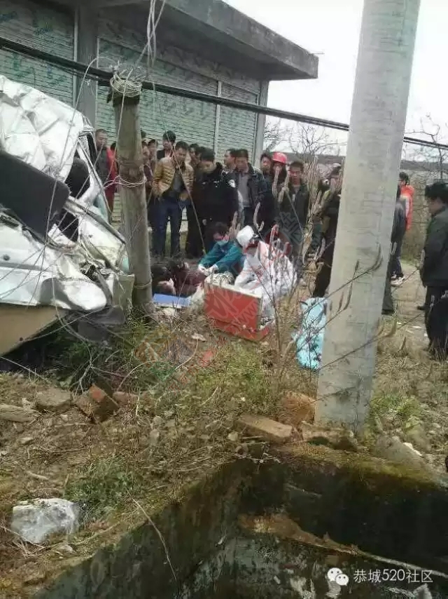 【突发】莲花独石路段，追贼者和偷车贼两车追逐发生事故，一死多伤267 / 作者:深秋的落叶 / 帖子ID:161933