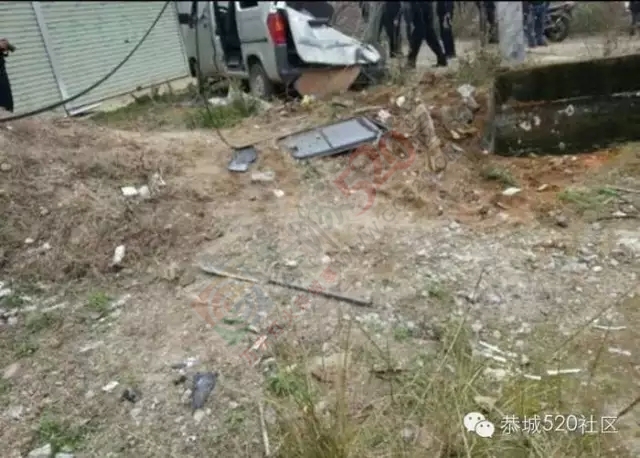 【突发】莲花独石路段，追贼者和偷车贼两车追逐发生事故，一死多伤868 / 作者:深秋的落叶 / 帖子ID:161933